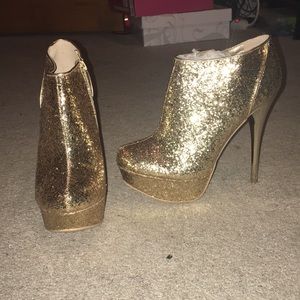 All glitter gold shoe with 5inch heel